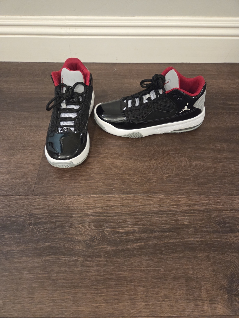 Youth Jordan Max Aura 2